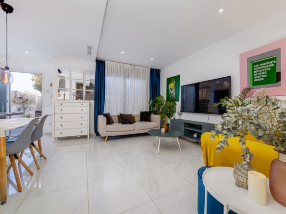 3 Bed 3 Bath Town House in Villamartin - Caza De Casa