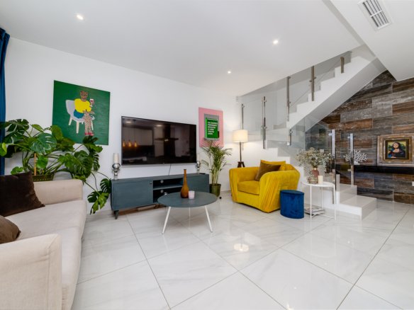 3 Bed 3 Bath Town House in Villamartin - Caza De Casa