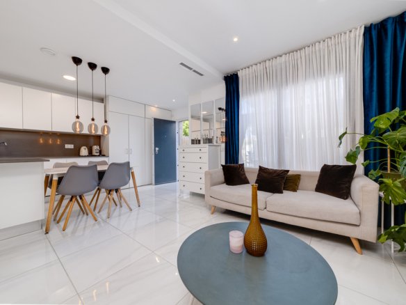 3 Bed 3 Bath Town House in Villamartin - Caza De Casa