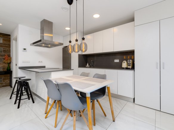 3 Bed 3 Bath Town House in Villamartin - Caza De Casa