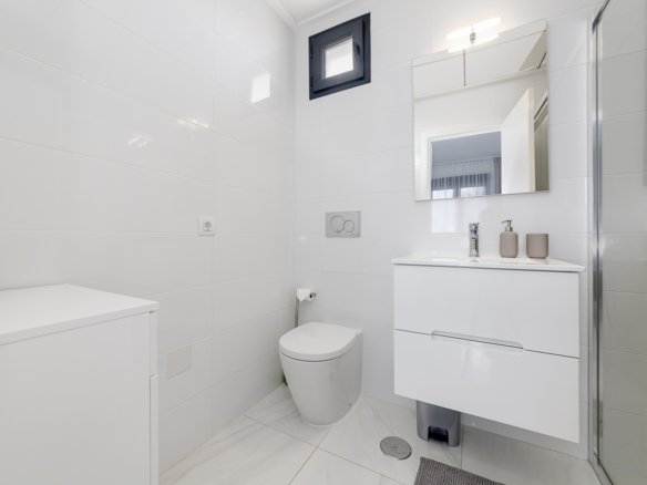 3 Bed 3 Bath Town House in Villamartin - Caza De Casa