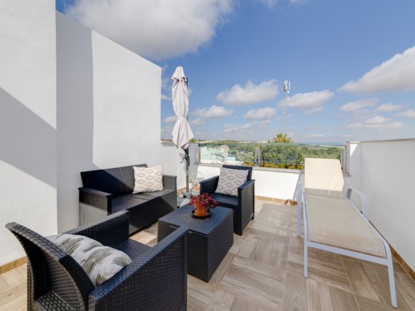3 Bed 3 Bath Town House in Villamartin - Caza De Casa