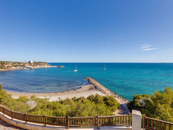 3 Bed 3 Bath Town House in Villamartin - Caza De Casa