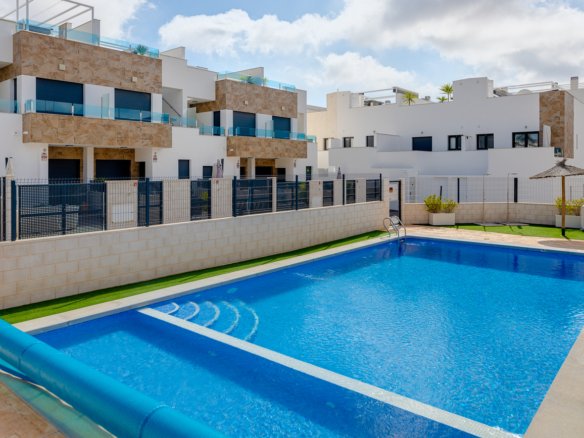 3 Bed 3 Bath Town House in Villamartin - Caza De Casa