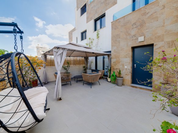 3 Bed 3 Bath Town House in Villamartin - Caza De Casa