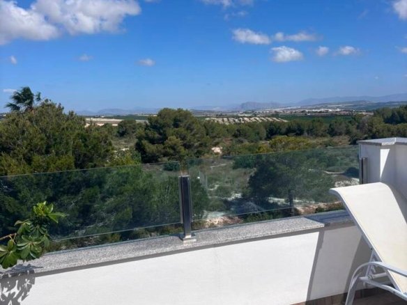 3 Bed 3 Bath Town House in Villamartin - Caza De Casa