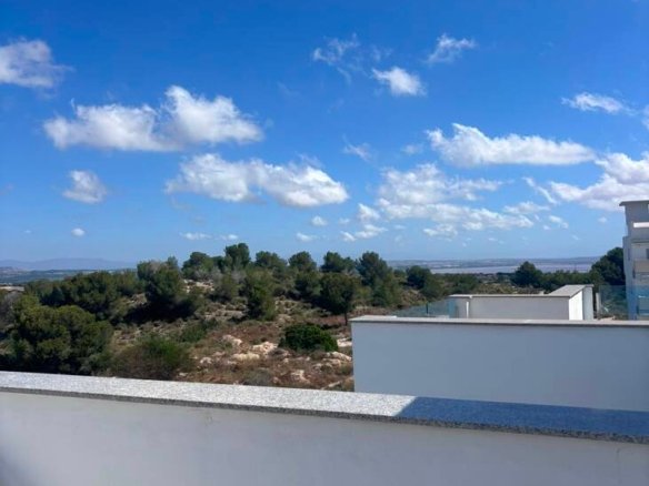 3 Bed 3 Bath Town House in Villamartin - Caza De Casa