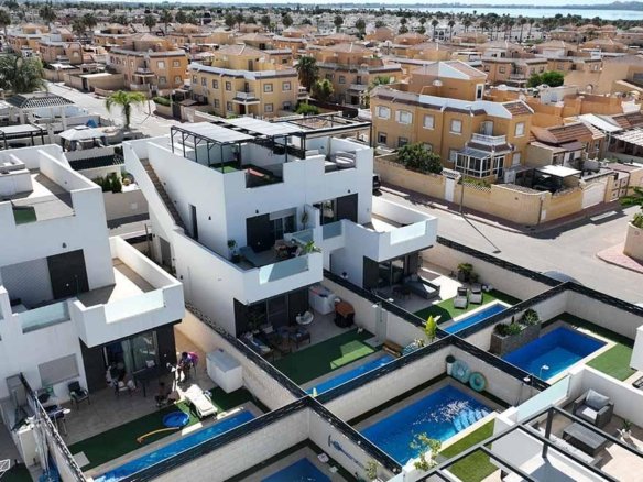 3 Bed 2 Bath Town House in Ciudad Quesada - Caza De Casa