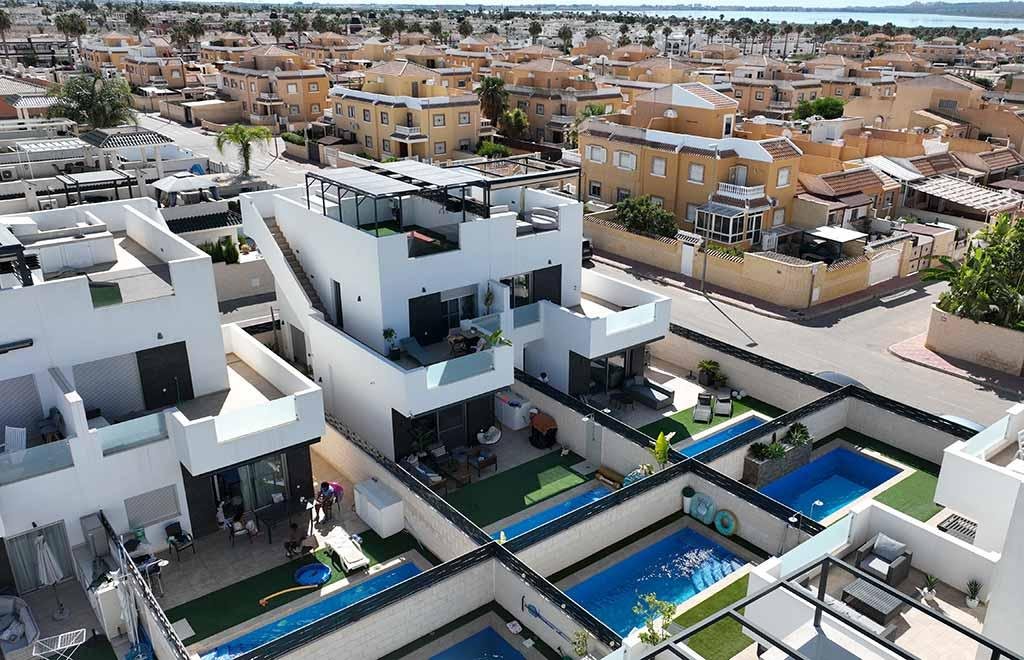 3 Bed 2 Bath Town House in Ciudad Quesada - Caza De Casa