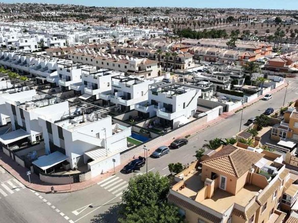 3 Bed 2 Bath Town House in Ciudad Quesada - Caza De Casa