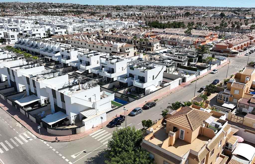 3 Bed 2 Bath Town House in Ciudad Quesada - Caza De Casa