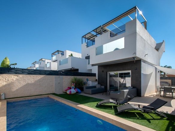 3 Bedroom 2 Bathroom Town House in Ciudad Quesada - Caza De Casa
