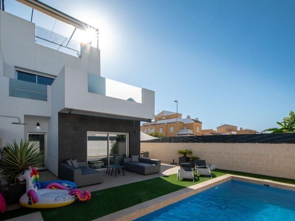 3 Bed 2 Bath Town House in Ciudad Quesada - Caza De Casa