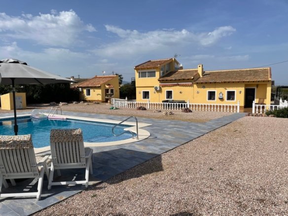 5 Bed 3 Bath Villa in Alhama De Murcia - Caza De Casa