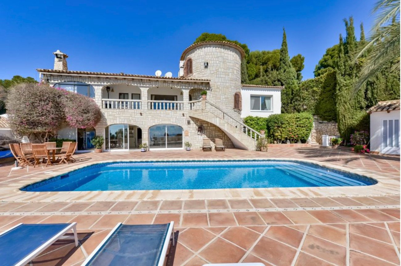 5 Bedroom 6 Bathroom Villa in Altea - Caza De Casa
