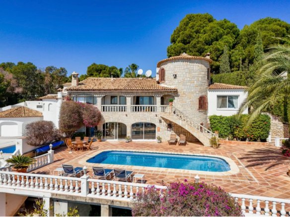 5 Bedroom 6 Bathroom Villa in Altea - Caza De Casa