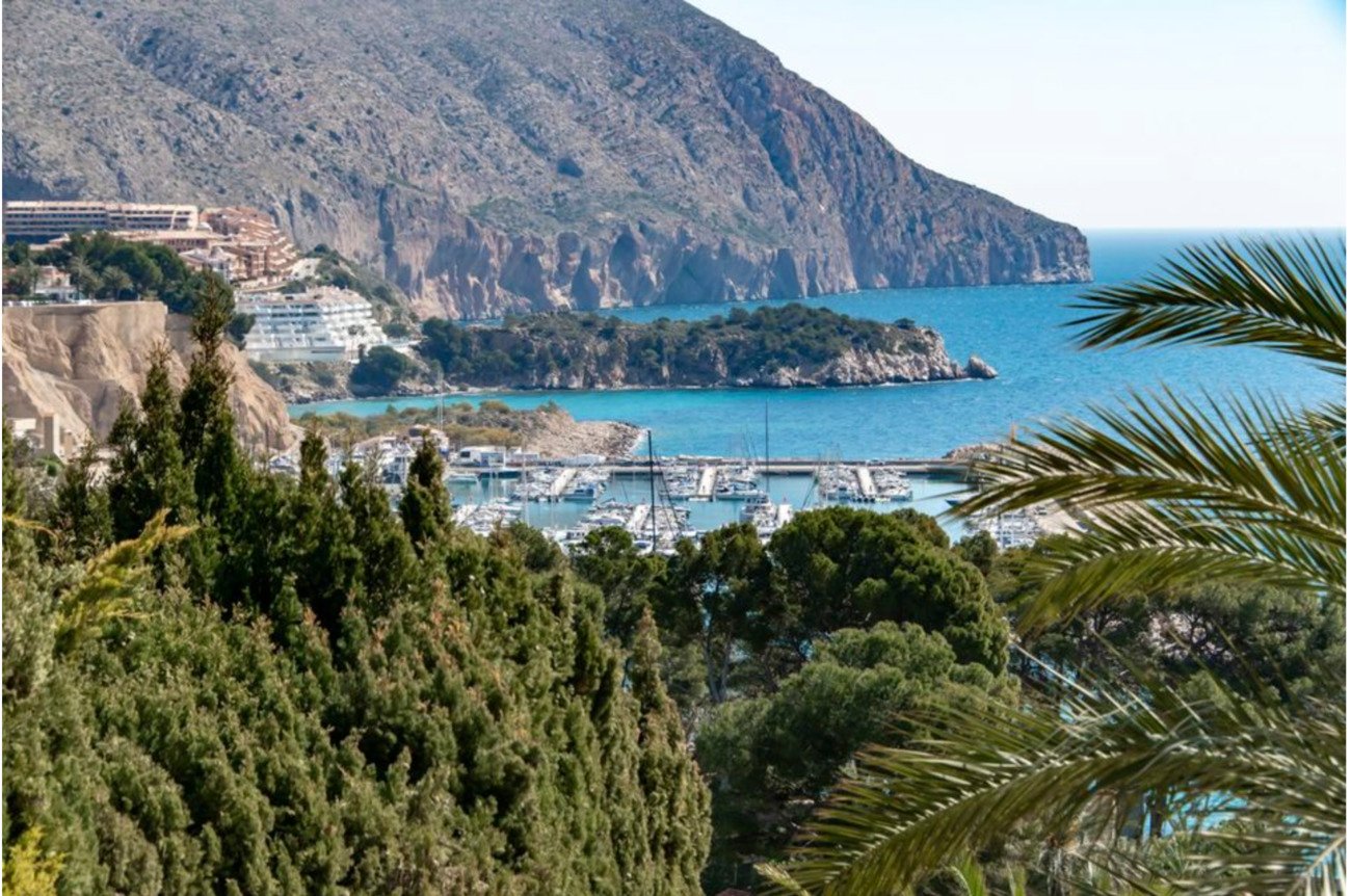 5 Bedroom 6 Bathroom Villa in Altea - Caza De Casa