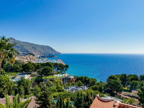 5 Bedroom 6 Bathroom Villa in Altea - Caza De Casa