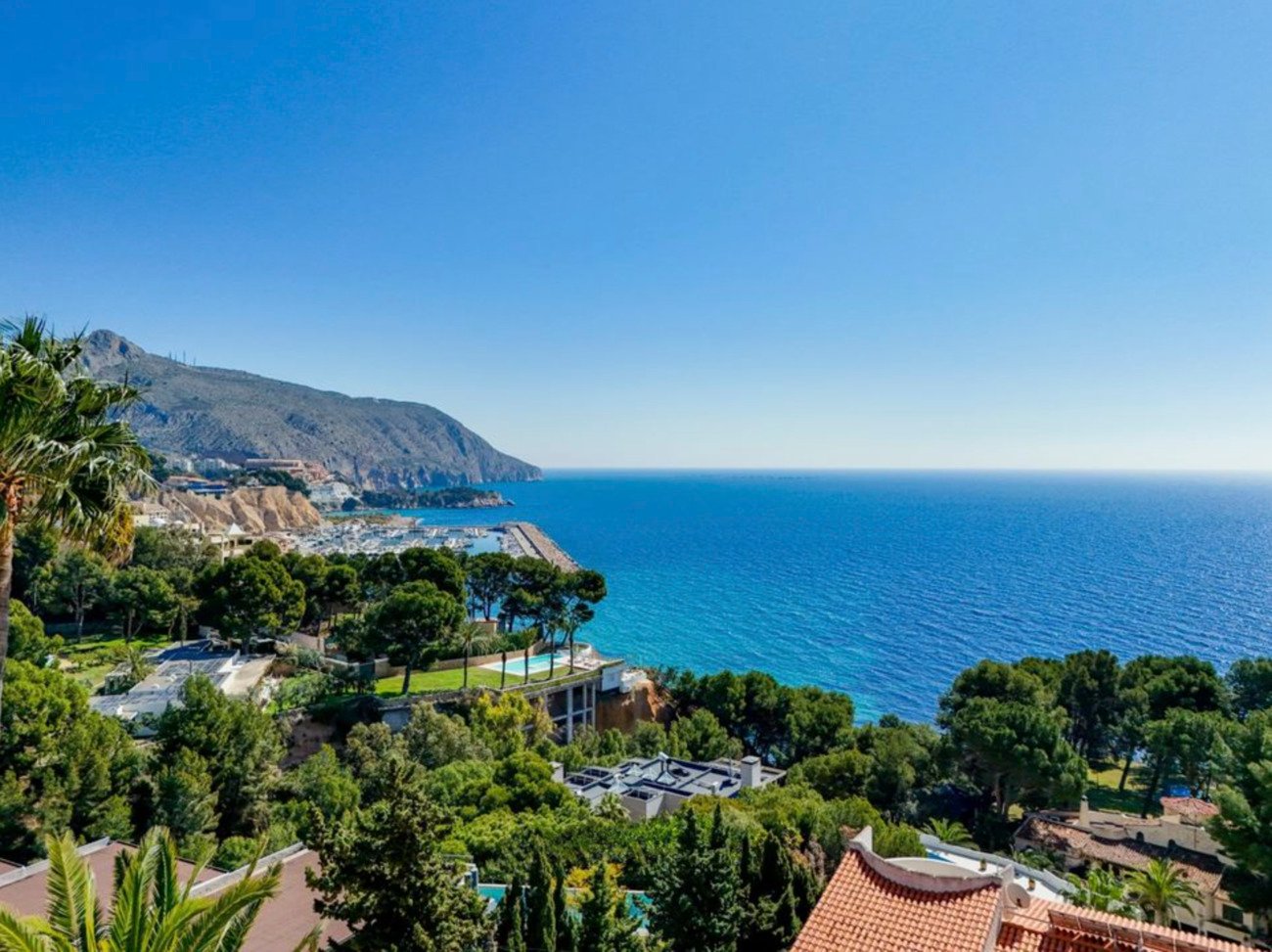 5 Bedroom 6 Bathroom Villa in Altea - Caza De Casa