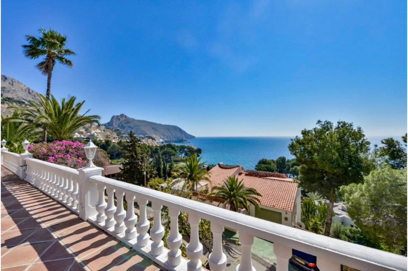 5 Bedroom 6 Bathroom Villa in Altea - Caza De Casa