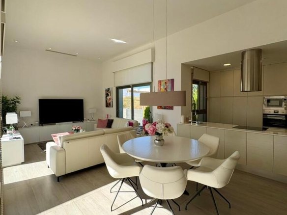 3 Bedroom 2 Bathroom Villa in Benijofar - Caza De Casa