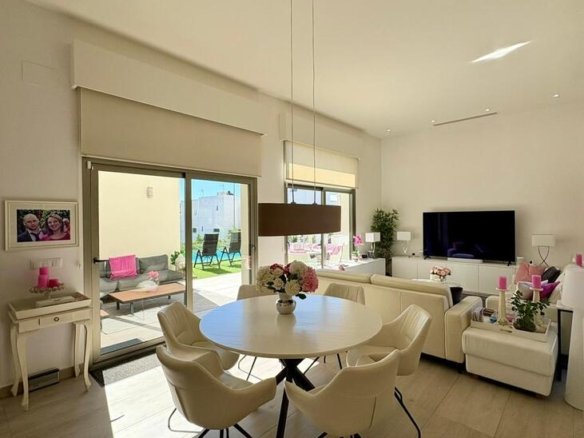 3 Bedroom 2 Bathroom Villa in Benijofar - Caza De Casa