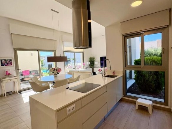 3 Bedroom 2 Bathroom Villa in Benijofar - Caza De Casa