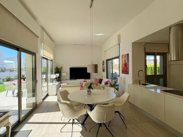 3 Bedroom 2 Bathroom Villa in Benijofar - Caza De Casa