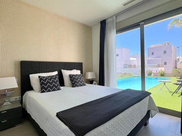 3 Bedroom 2 Bathroom Villa in Benijofar - Caza De Casa
