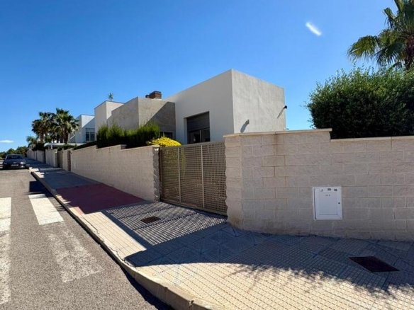 3 Bedroom 2 Bathroom Villa in Benijofar - Caza De Casa