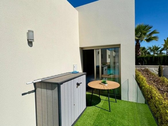 3 Bedroom 2 Bathroom Villa in Benijofar - Caza De Casa