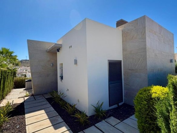 3 Bedroom 2 Bathroom Villa in Benijofar - Caza De Casa