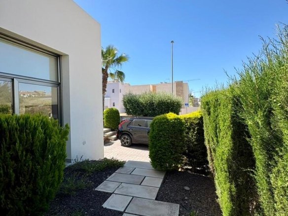 3 Bedroom 2 Bathroom Villa in Benijofar - Caza De Casa