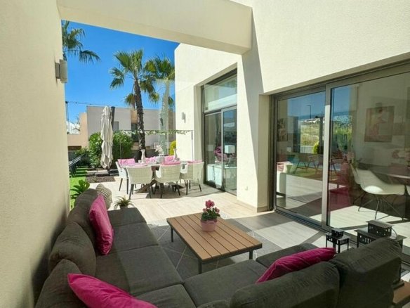 3 Bedroom 2 Bathroom Villa in Benijofar - Caza De Casa