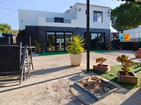 3 Bedroom 2 Bathroom Villa in Canadas De San Pedro - Caza De Casa