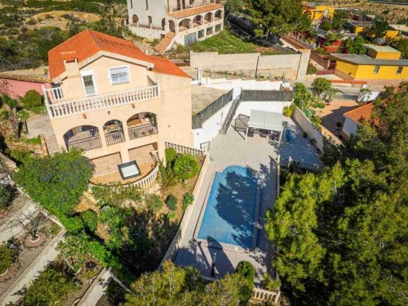 3 Bedroom 4 Bathroom Villa in Canadas De San Pedro - Caza De Casa