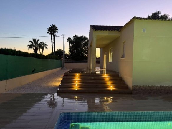 3 Bedroom 2 Bathroom Villa in Catral - Caza De Casa