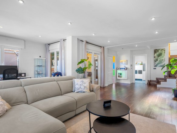 3 Bed 3 Bath Villa in Ciudad De Las Comunicaciones - Caza De Casa