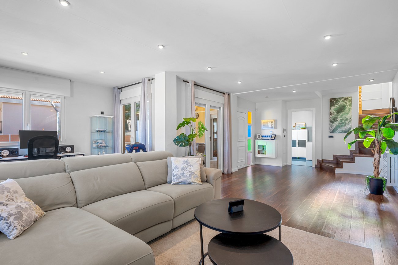 3 Bed 3 Bath Villa in Ciudad De Las Comunicaciones - Caza De Casa