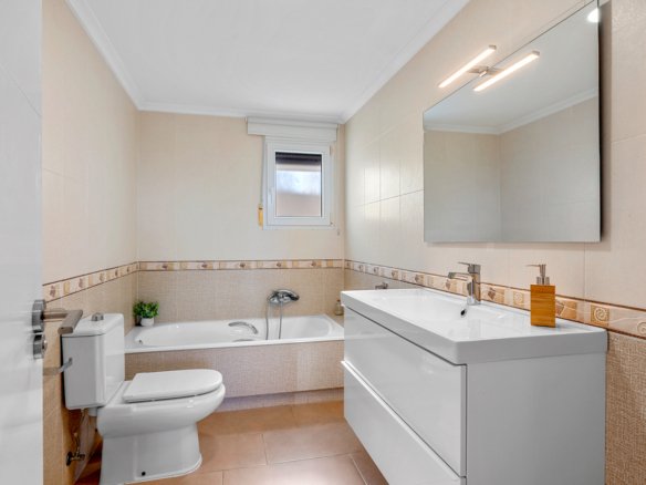 3 Bed 3 Bath Villa in Ciudad De Las Comunicaciones - Caza De Casa