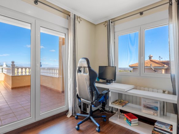 3 Bed 3 Bath Villa in Ciudad De Las Comunicaciones - Caza De Casa