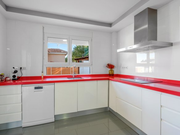 3 Bed 3 Bath Villa in Ciudad De Las Comunicaciones - Caza De Casa