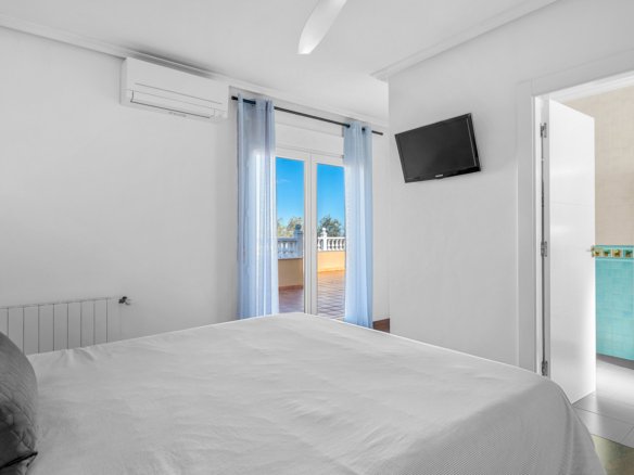 3 Bed 3 Bath Villa in Ciudad De Las Comunicaciones - Caza De Casa