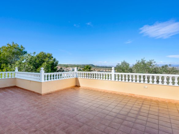 3 Bed 3 Bath Villa in Ciudad De Las Comunicaciones - Caza De Casa