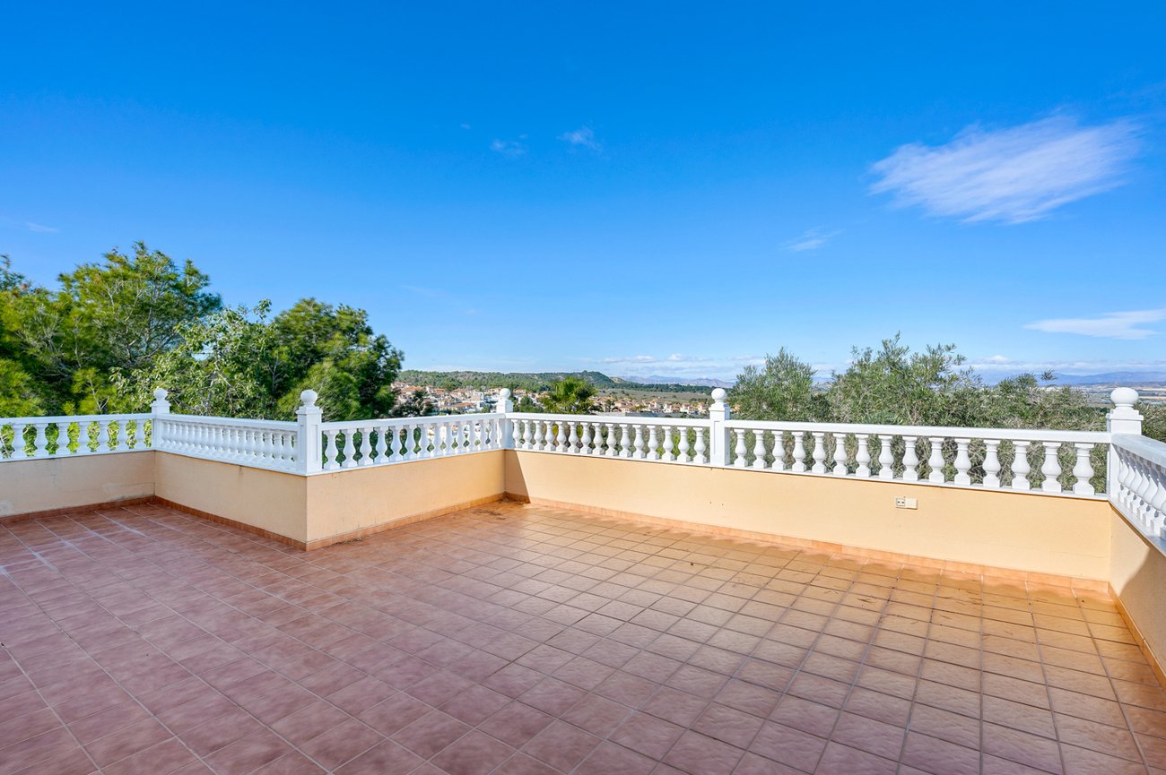 3 Bed 3 Bath Villa in Ciudad De Las Comunicaciones - Caza De Casa