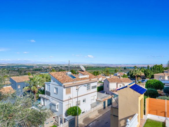 3 Bed 3 Bath Villa in Ciudad De Las Comunicaciones - Caza De Casa
