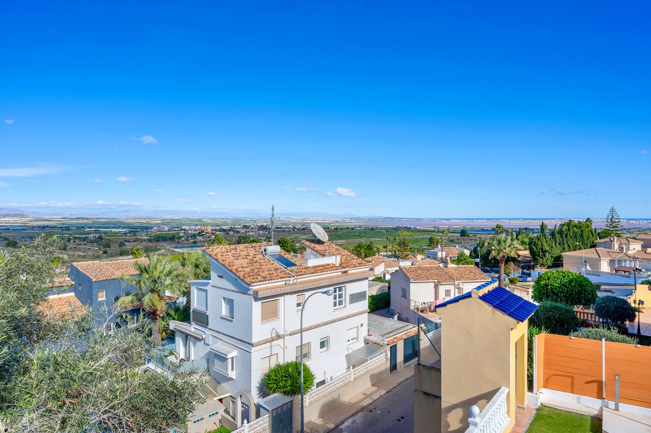 3 Bed 3 Bath Villa in Ciudad De Las Comunicaciones - Caza De Casa