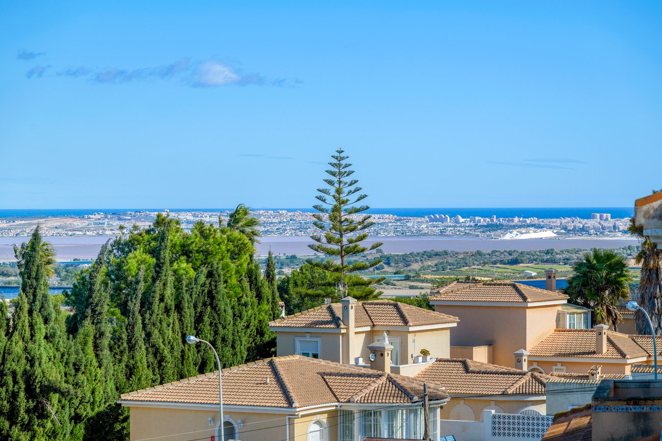 3 Bed 3 Bath Villa in Ciudad De Las Comunicaciones - Caza De Casa