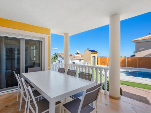 3 Bed 3 Bath Villa in Ciudad De Las Comunicaciones - Caza De Casa
