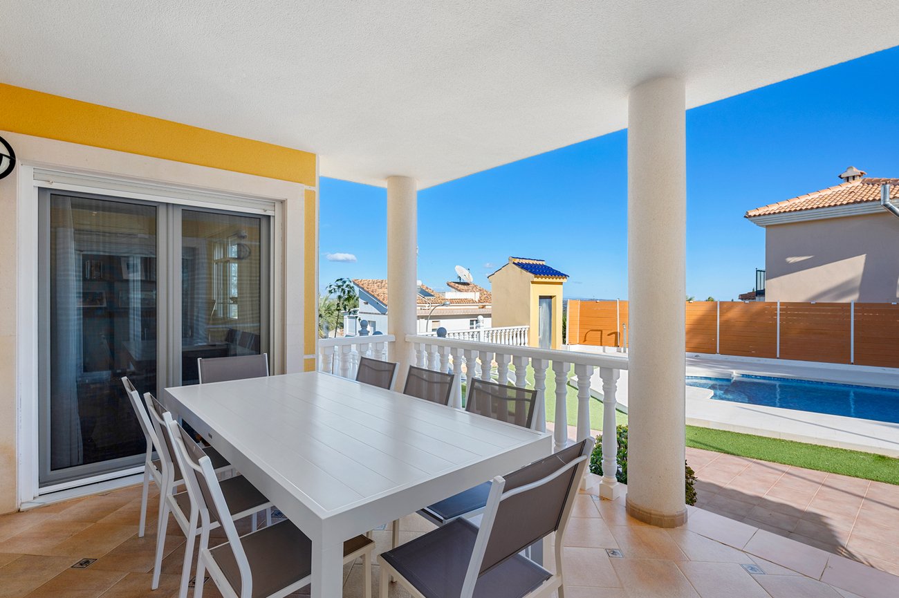 3 Bed 3 Bath Villa in Ciudad De Las Comunicaciones - Caza De Casa